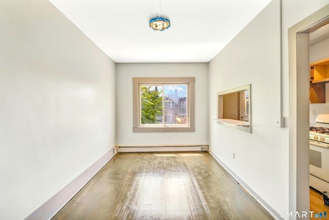 Building Photo - 108 Ives St