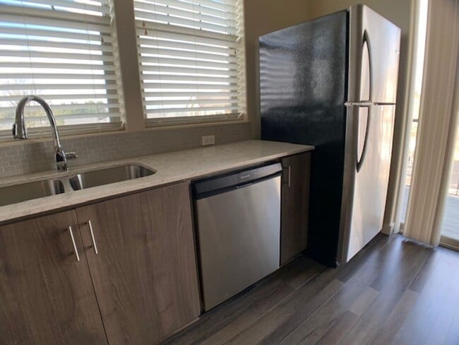 Building Photo - Newer Bethany Condo - 2 bedrooms 2 Baths, ...