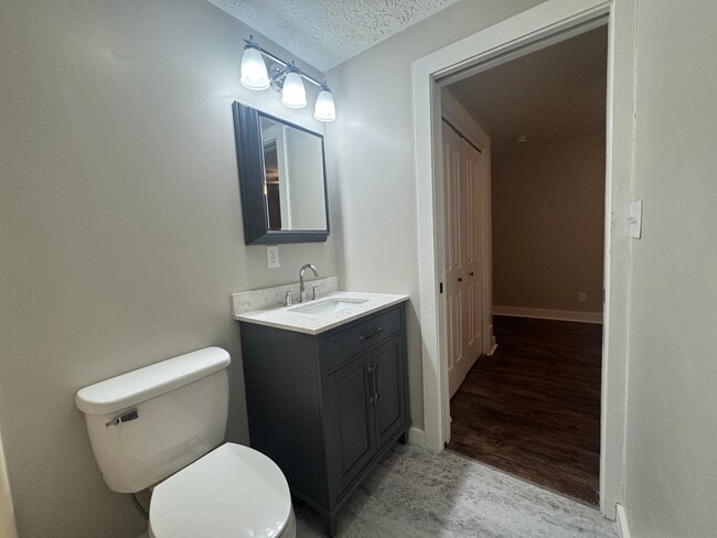 Building Photo - 2105 Park Ave