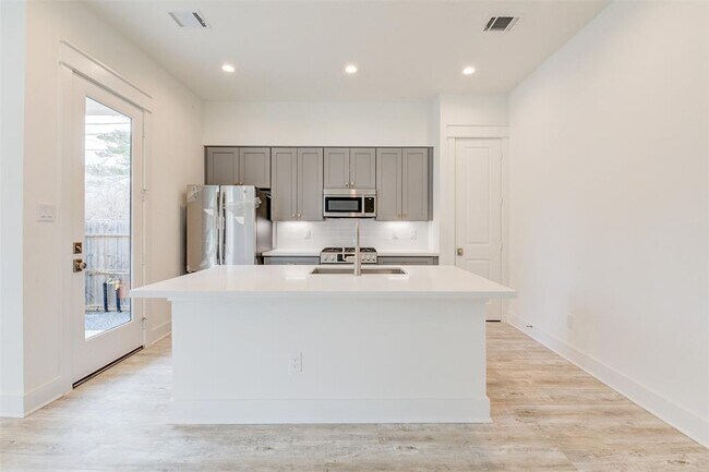 Building Photo - 2527 Judiway St