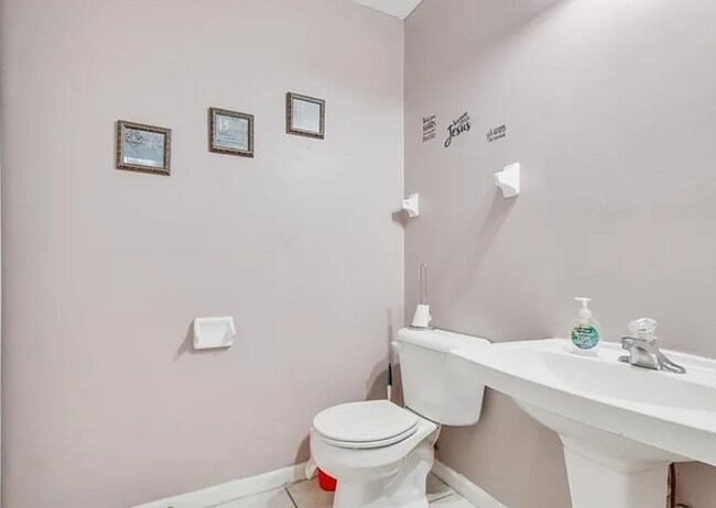 Foto del edificio - Beautiful 3 Bedroom Apartment