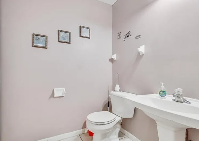 Building Photo - Beautiful 3 Bedroom Apartment