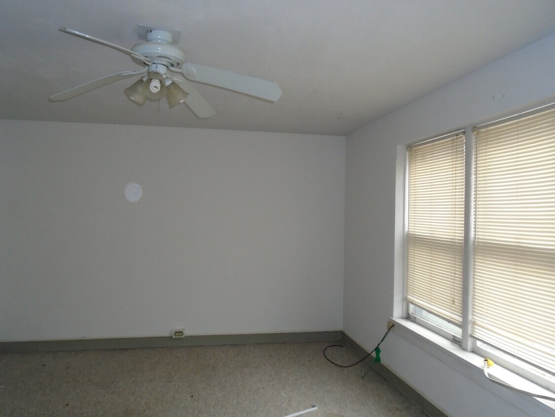 Foto del edificio - 2441 Anderson Ave