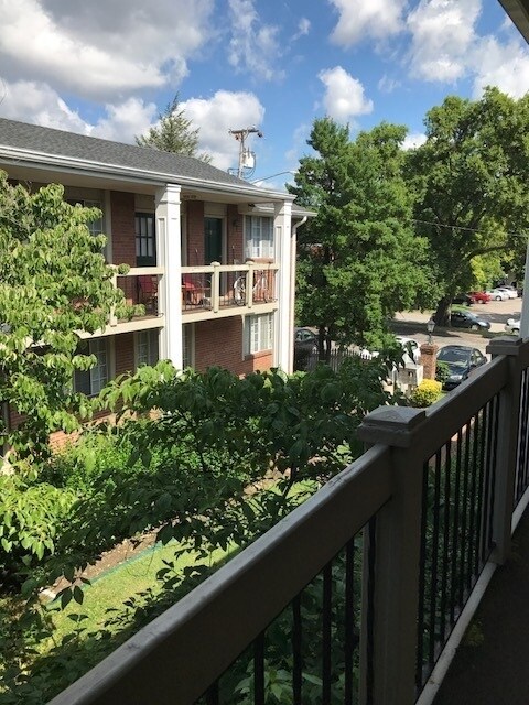 Foto del edificio - 1-Bedroom Apartment in Hillsboro West End – Utilities Included