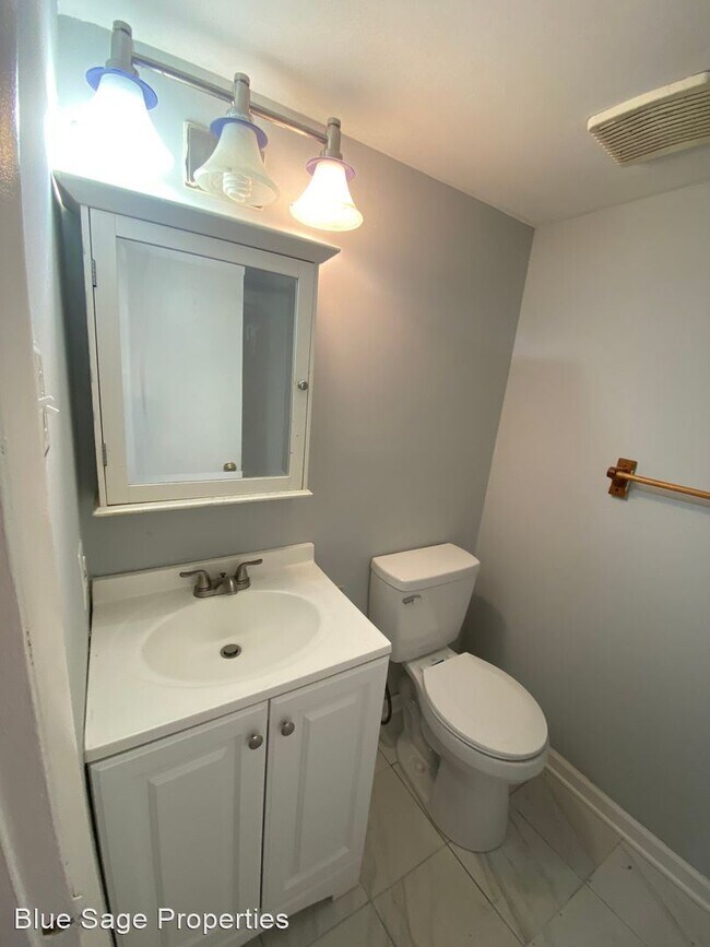 Foto del edificio - 2 br, 1 bath House - 722A Putnam Blvd, 12A
