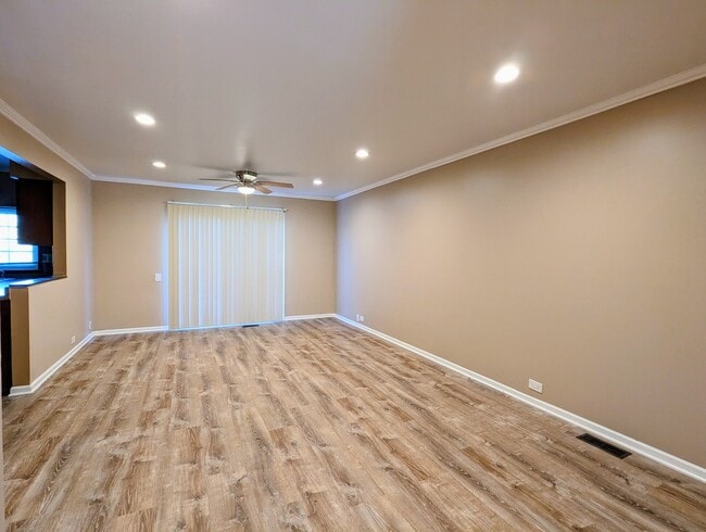 Building Photo - 1621 College Green Dr