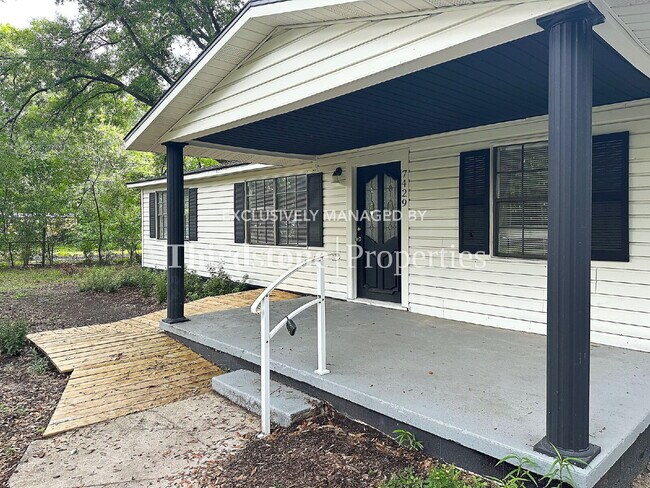 Foto del edificio - 7429 Bob O Link Rd