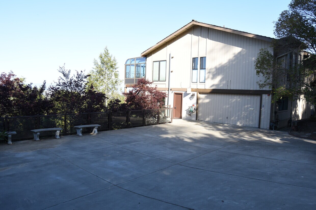 15 Anson Rd Unit Lower, Hillsborough, CA 94010 Condo for Rent in