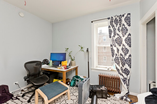 Building Photo - 3557 W Wrightwood Ave