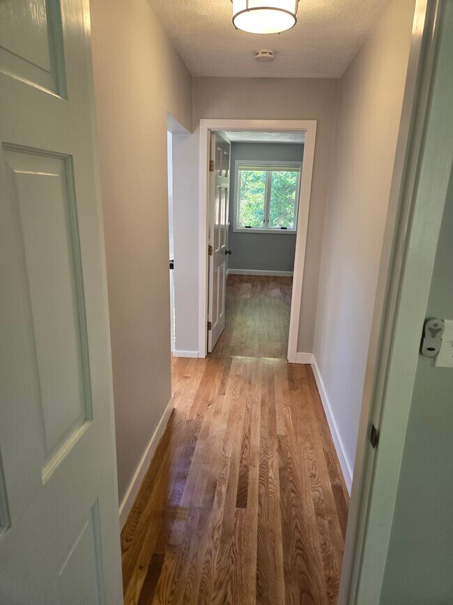 Foto del edificio - 50 Bare Hill Rd