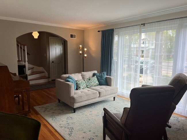 Foto del edificio - 4716 Wolf Rd