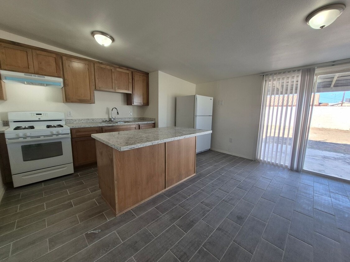 Foto principal - 3 Bedroom 1 Bath House