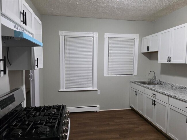 Foto del edificio - 108 Lenox Ave