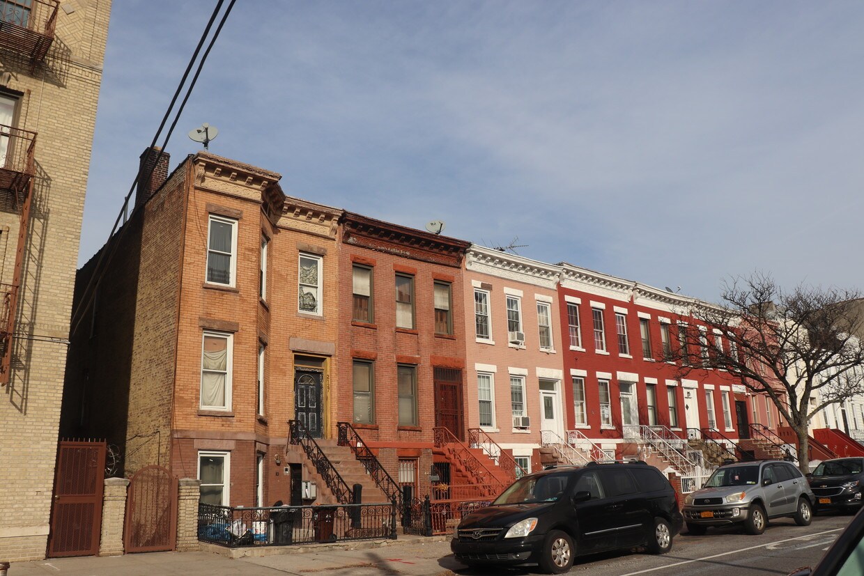 Building Photo - 2127 Pacific St