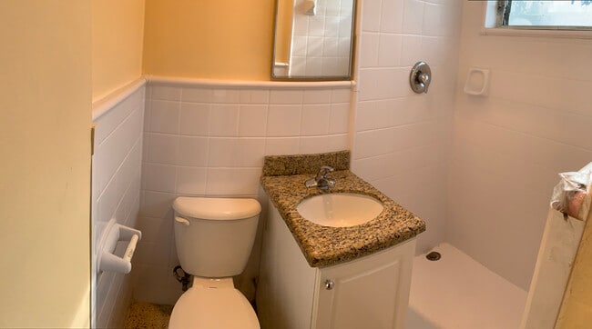 Photo - 1605 NE 126 Street Apartment