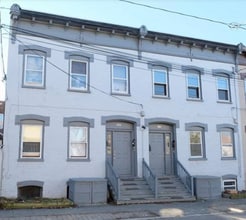 Building Photo - 355 Monroe St