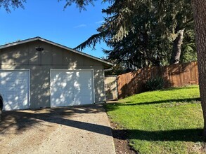 Building Photo - 1737 Rainbow Loop