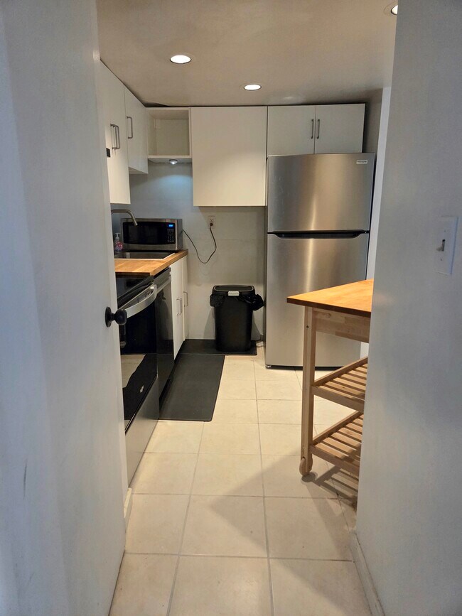 Foto del edificio - 5490 Worthington Forest Pl E