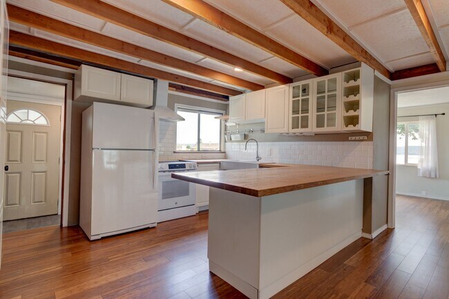 Foto del edificio - 2 Bed 2 Bath Country Home with Penn Cove View on 2.5 Acres