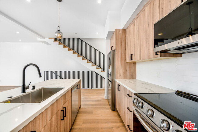 Foto del edificio - 10821 Morrison St