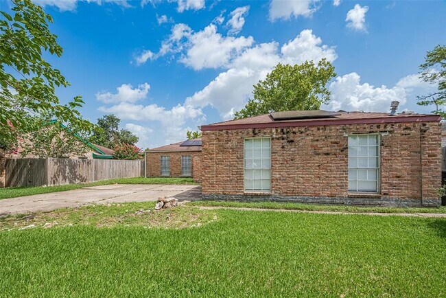 Building Photo - 10534 Evesborough Dr