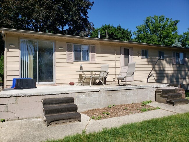 Building Photo - 1867 Rustic Ln