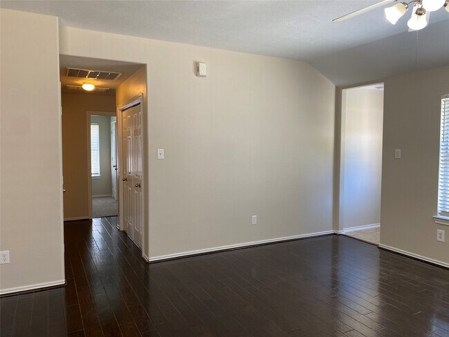 Foto del edificio - 5130 Forest Sage Ln