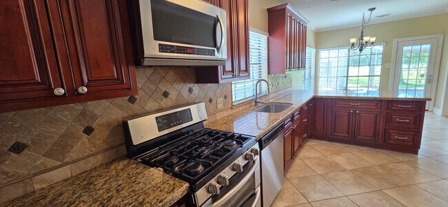 Foto del edificio - 1323 Falling Leaf Ln