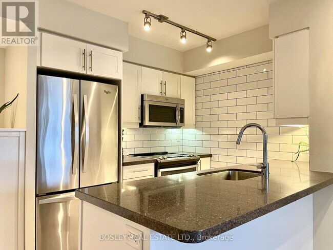 Photo du bâtiment - 525 Adelaide St W