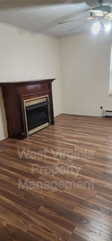 Building Photo - 277 Robinson St