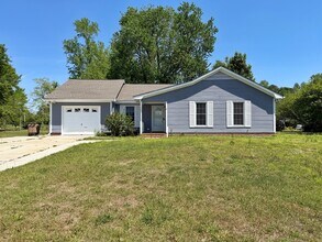 Building Photo - 203 Woodcrest Ct
