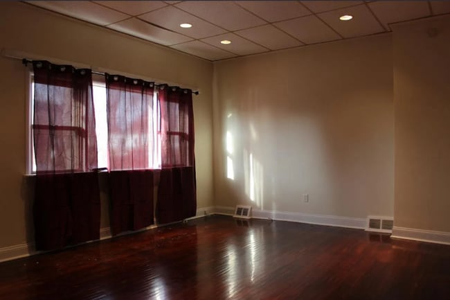Building Photo - 1175 Callowhill St