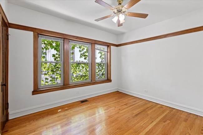Building Photo - 3548 N Bosworth Ave
