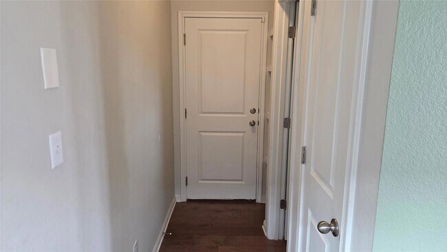 Building Photo - 209 Winding Hollow Ln
