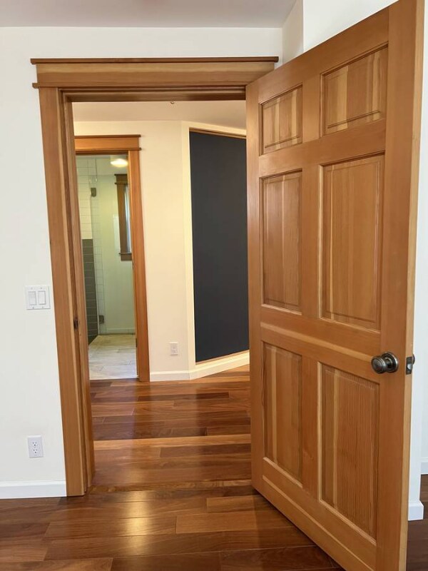 Foto del edificio - 2534 McGee Ave