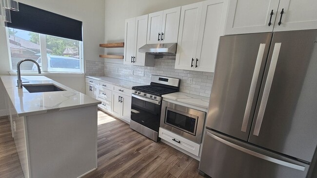 Building Photo - Modern Townhome with off street Parking in...