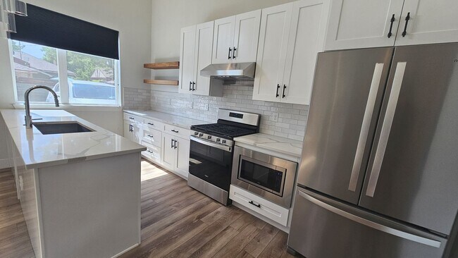 Foto del edificio - Modern Townhome with off street Parking in...