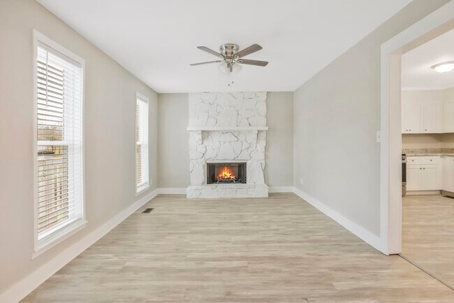Building Photo - 4899 Wycliffe Dr