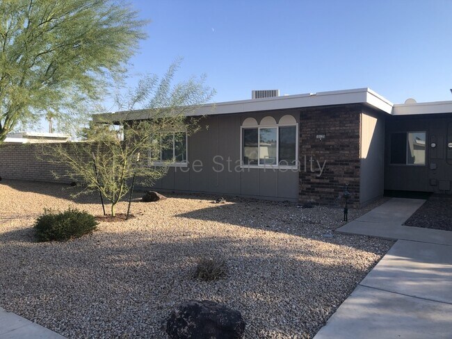 Building Photo - 10125 W Campana Dr