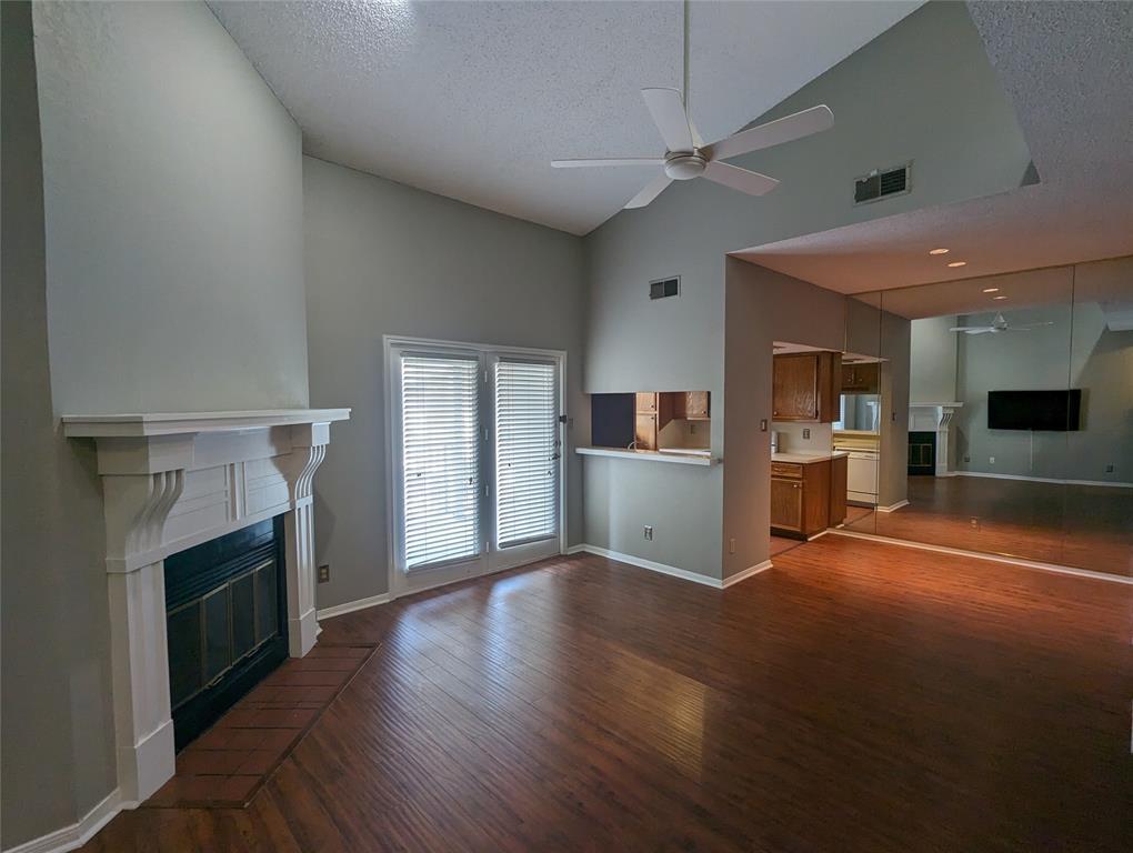 Foto principal - 3840 Far W Blvd