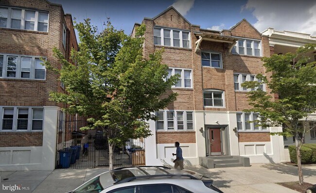 Building Photo - 4427 Walnut St