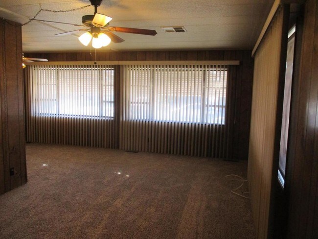 Building Photo - 44578 Woodrow Way