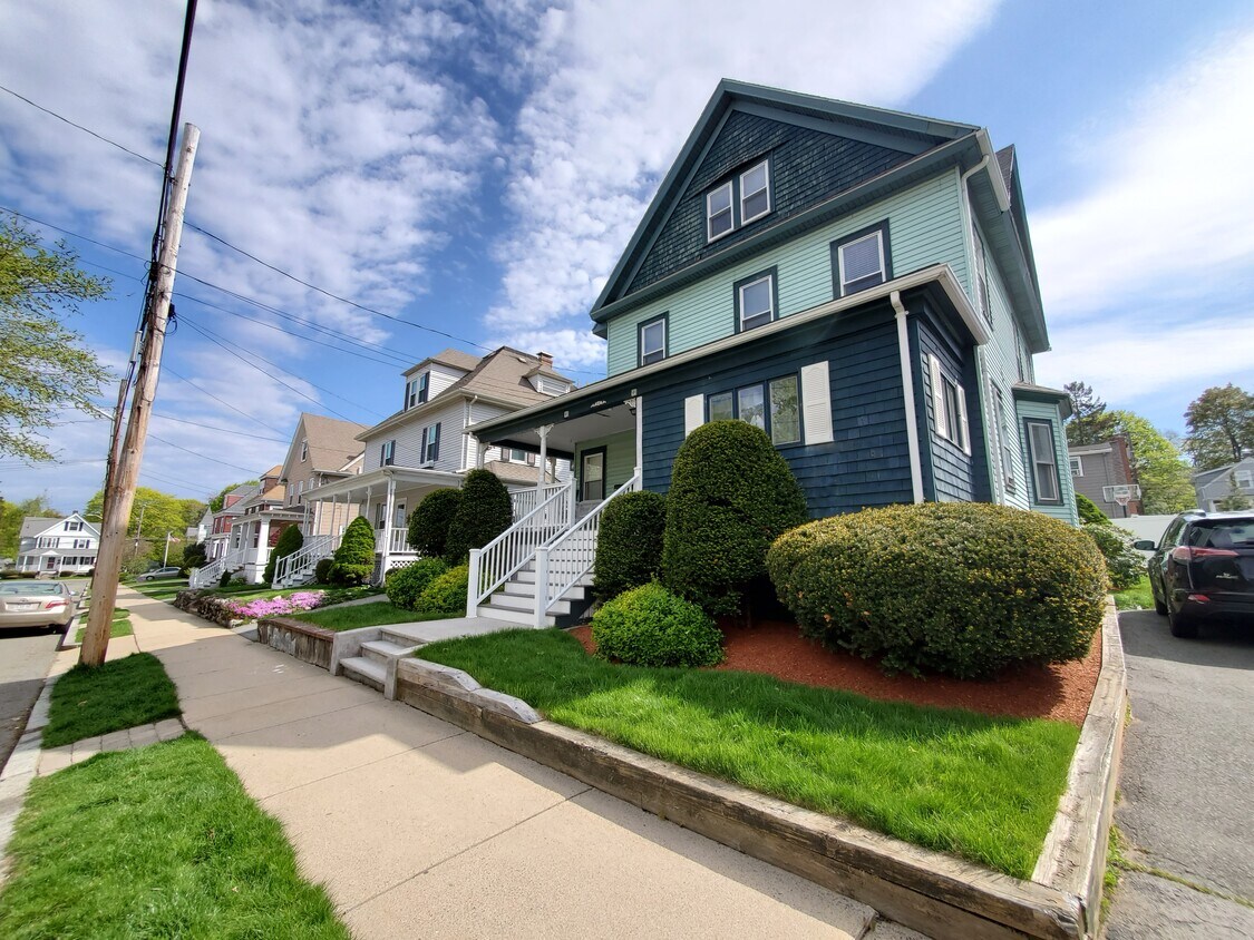 Foto principal - 93 Meridian St