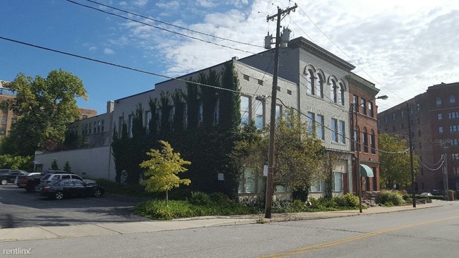 Building Photo - 33 S Michigan St