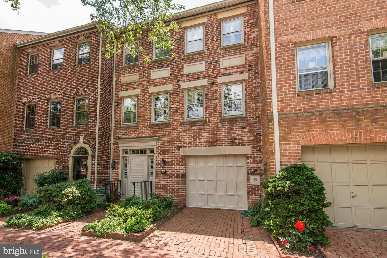 216 Oronoco St, Alexandria, VA 22314 Townhome Rentals in Alexandria