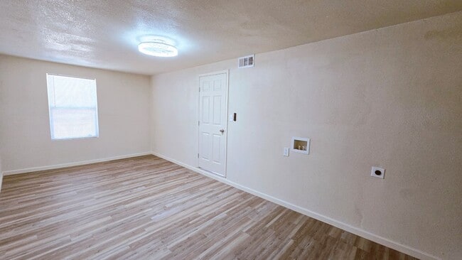 Foto del edificio - 2200 E California Ave