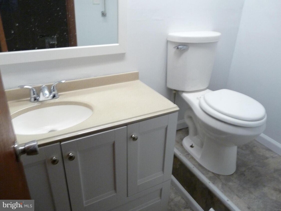 Foto principal - 4413 Hallfield Manor Dr