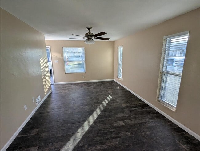 Building Photo - 5807 Cherry Park