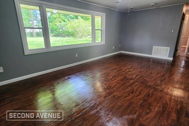 Foto del edificio - 1224 Maycroft Rd