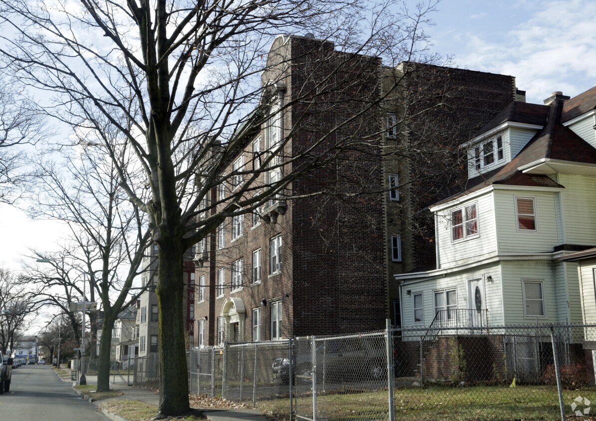 Building Photo - 115 S Clinton St